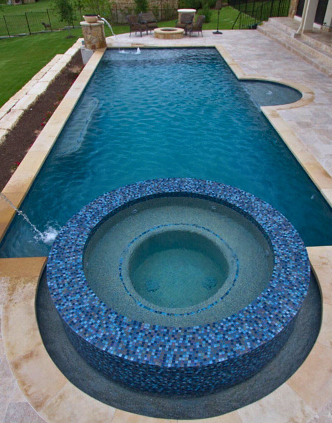 Pool-with-fountains-1